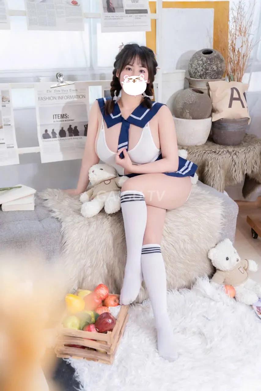 Ngọc Anh phục vụ chu đáo yêu chiều như người yêu thật luôn