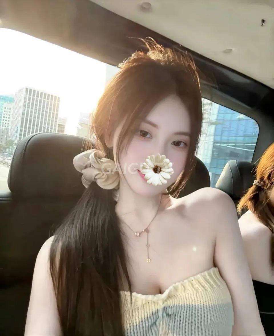 Hotgirl nhẹ nhàng chiều khách hết mình