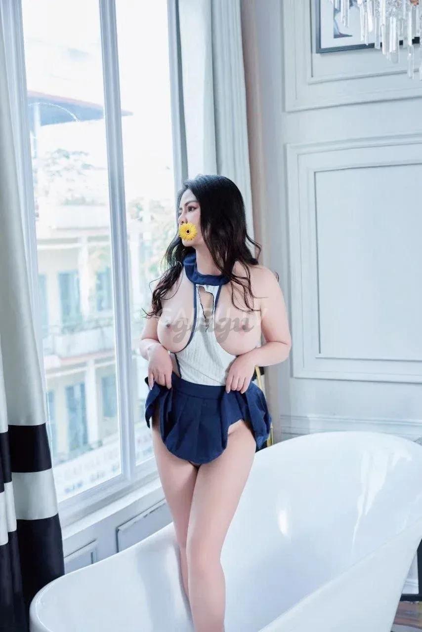 Vy Vy nhẹ nhàng chiều khách