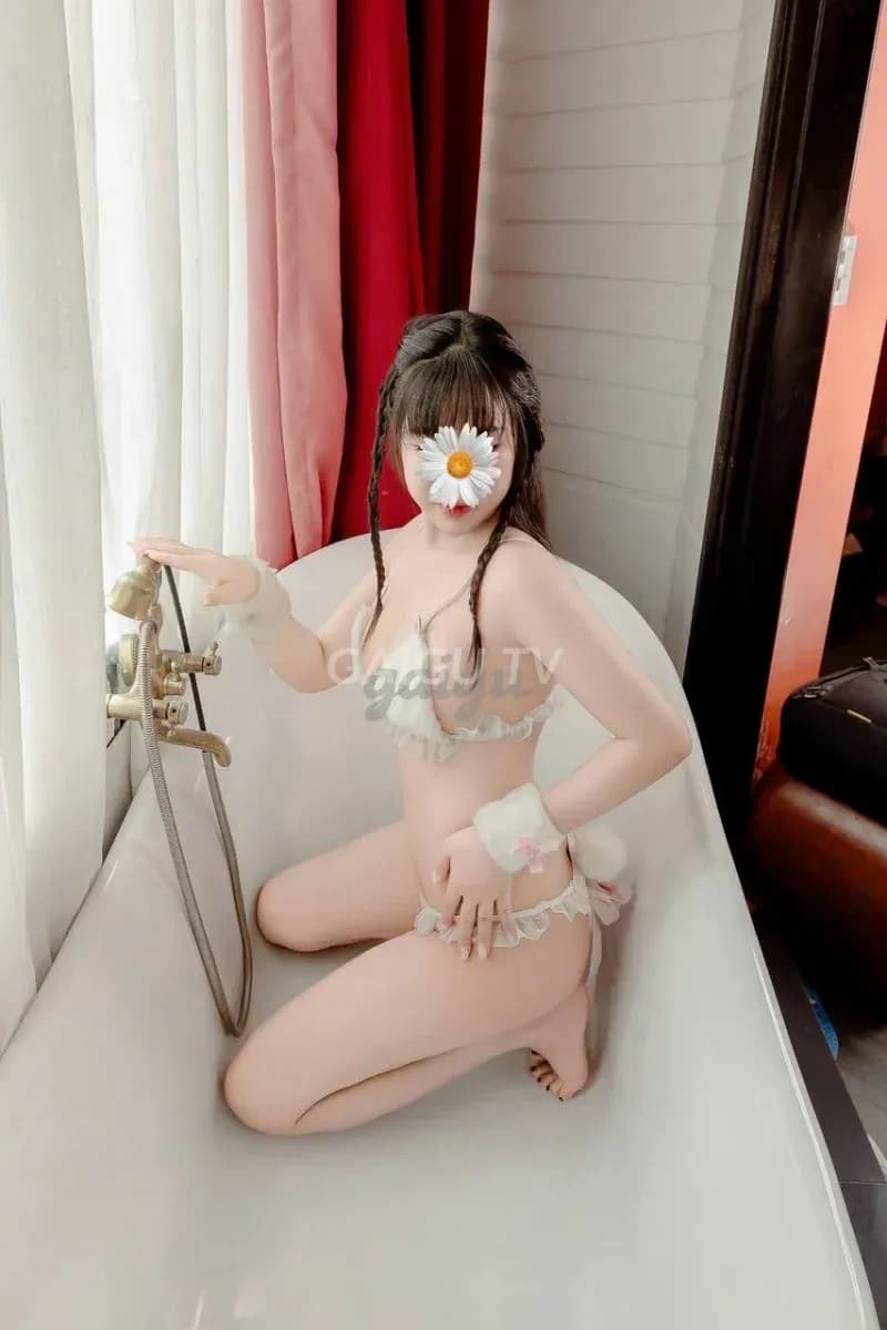 Bảo Bảo 98 Ngực Đẹp Nhiều nước 2680 500k Liên Chiểu – BJ · HJ · 28 tuổi