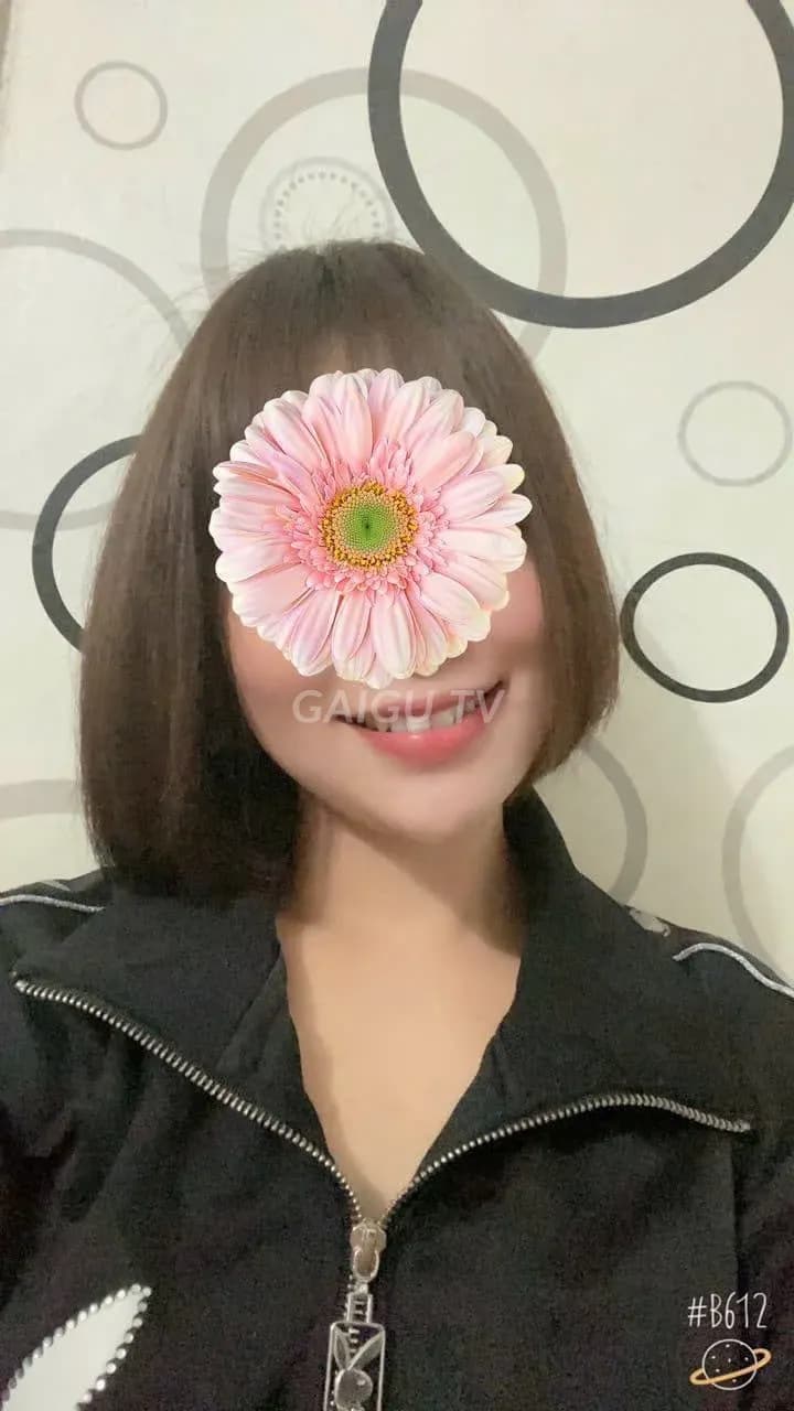 Da trắng mịn màng mông cong cực đã chiều khách nhiệt tình Bống
