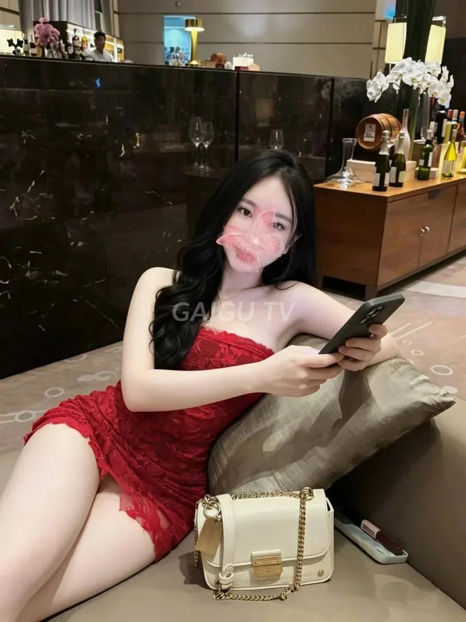 Em Quỳnh body gợi cảm nhiệt tình như người yêu