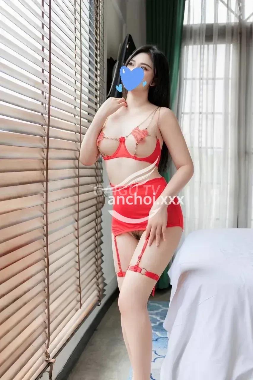 Siêu mẫu dễ thương dâm đãng chiều khách tình cảm Vy