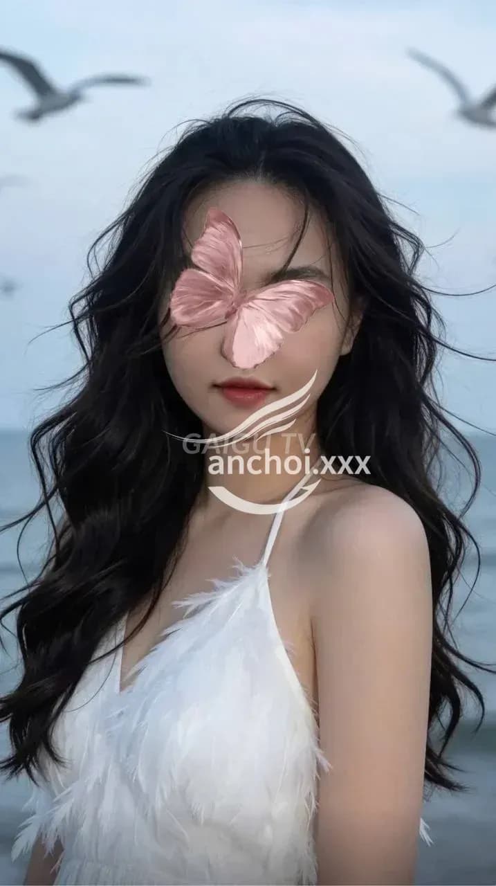 An xinh đẹp với ngực to săn chắc
