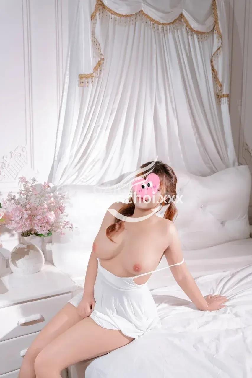 Huyền ngực to đầy đà mông mẩy phục vụ nhiệt tình