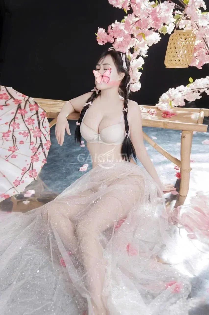 Ngọc phục vụ nhẹ nhàng như người yêu