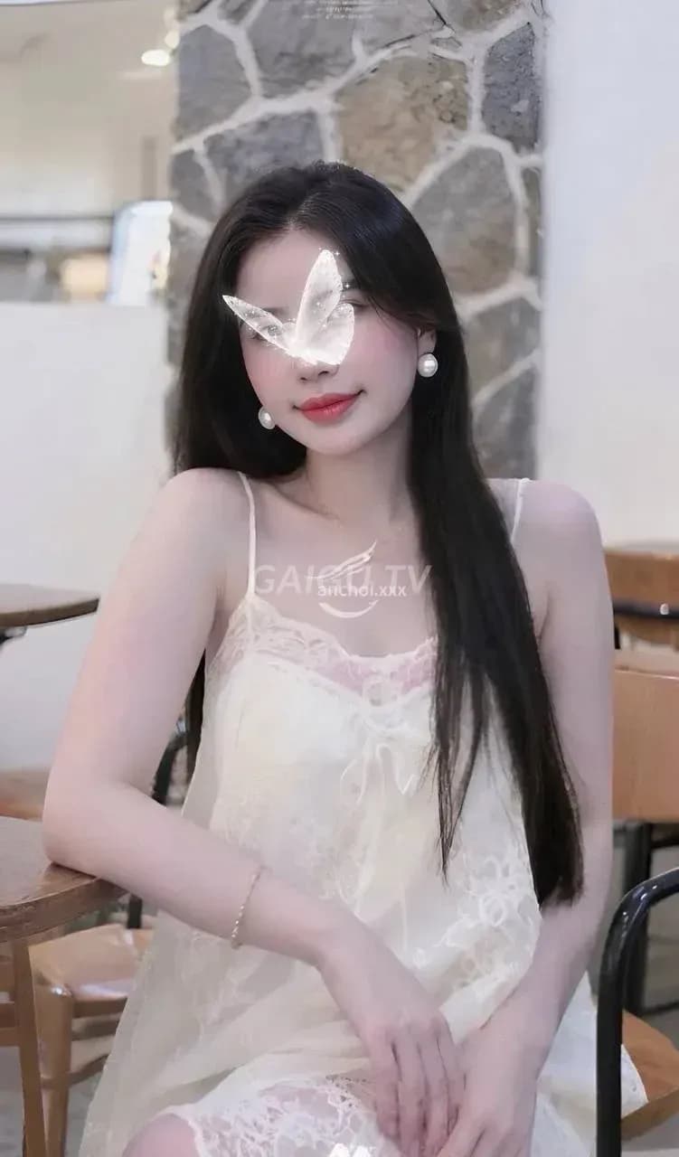 An Nhiên phục vụ nhẹ nhàng nhưng đầy nhiệt tình