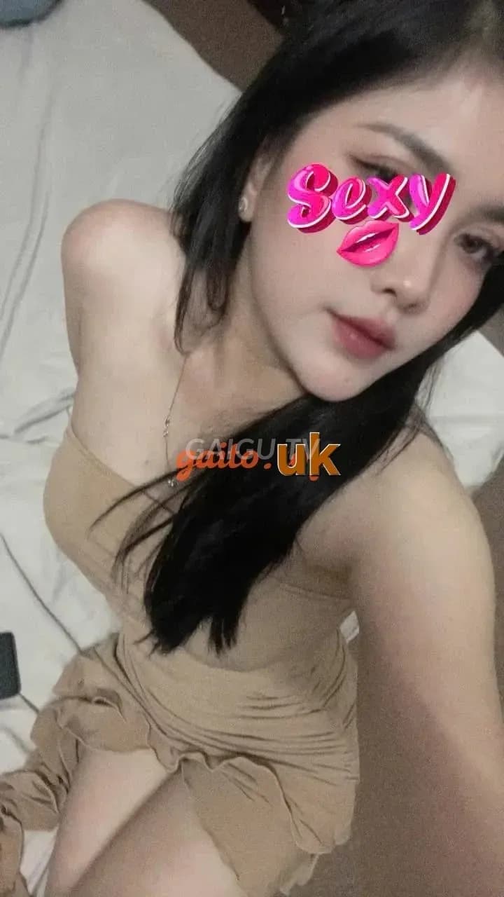 Anh Thư phục vụ nhẹ nhàng hiền hậu như người yêu