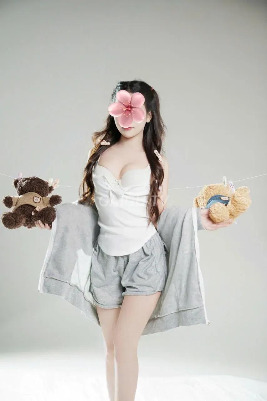Em xinh dáng chuẩn nhiệt tình phục vụ Linh đan