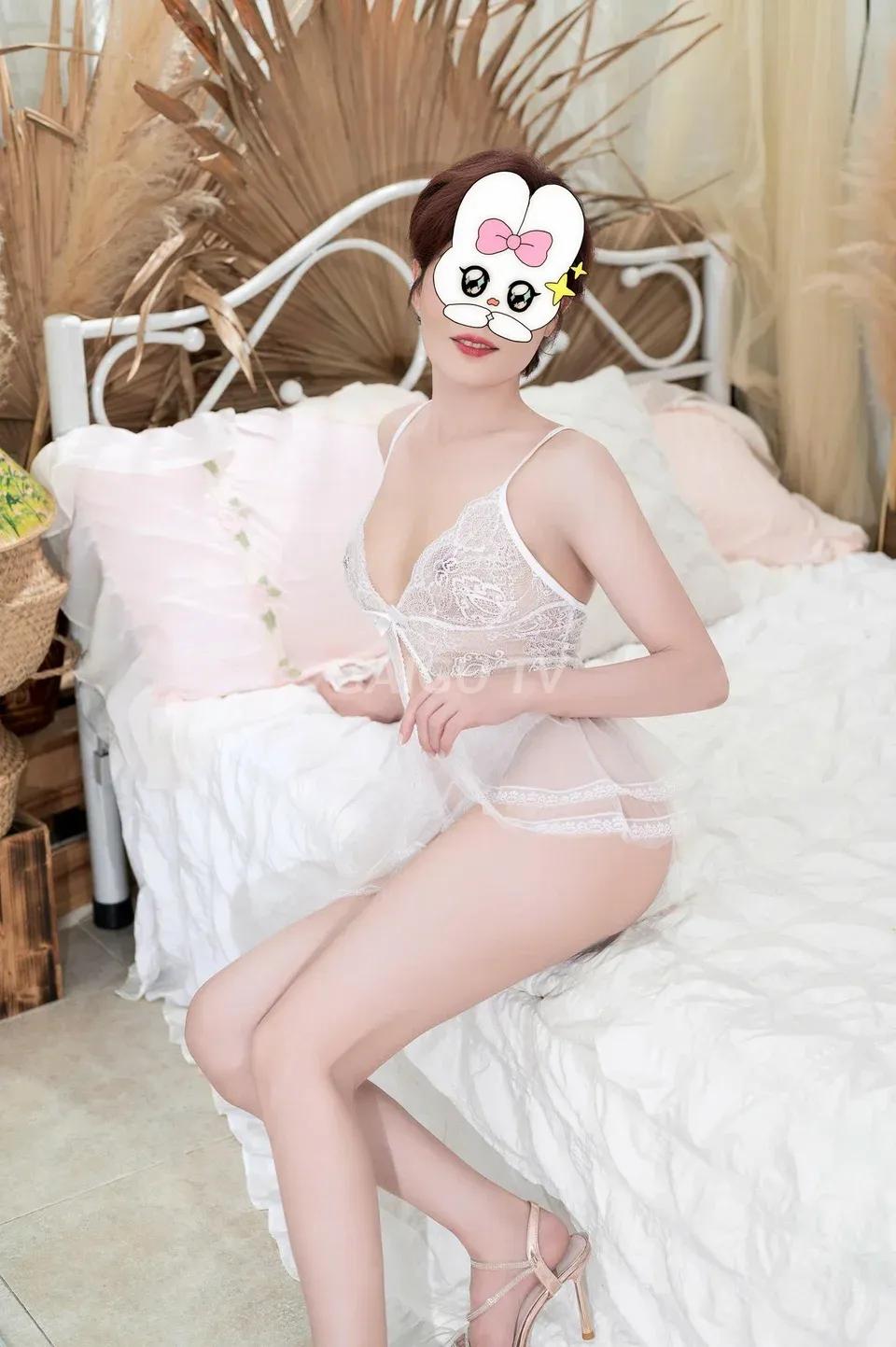 Hoa Hoa nhẹ nhàng chiều khách