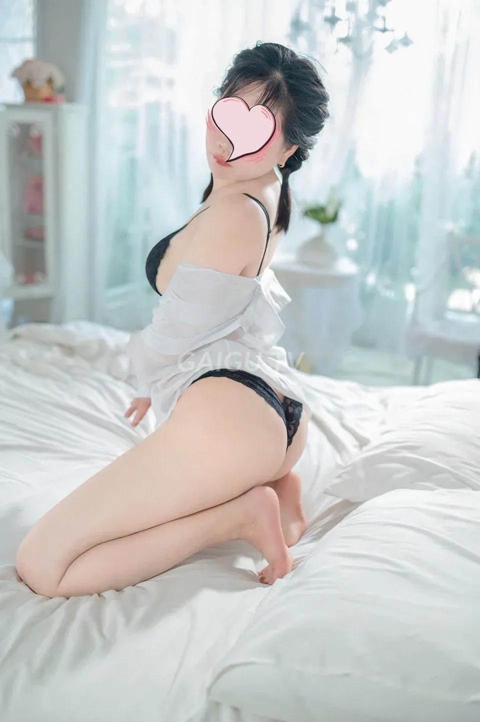 Lan Phương ngực đẹp tròn trịa mềm mại