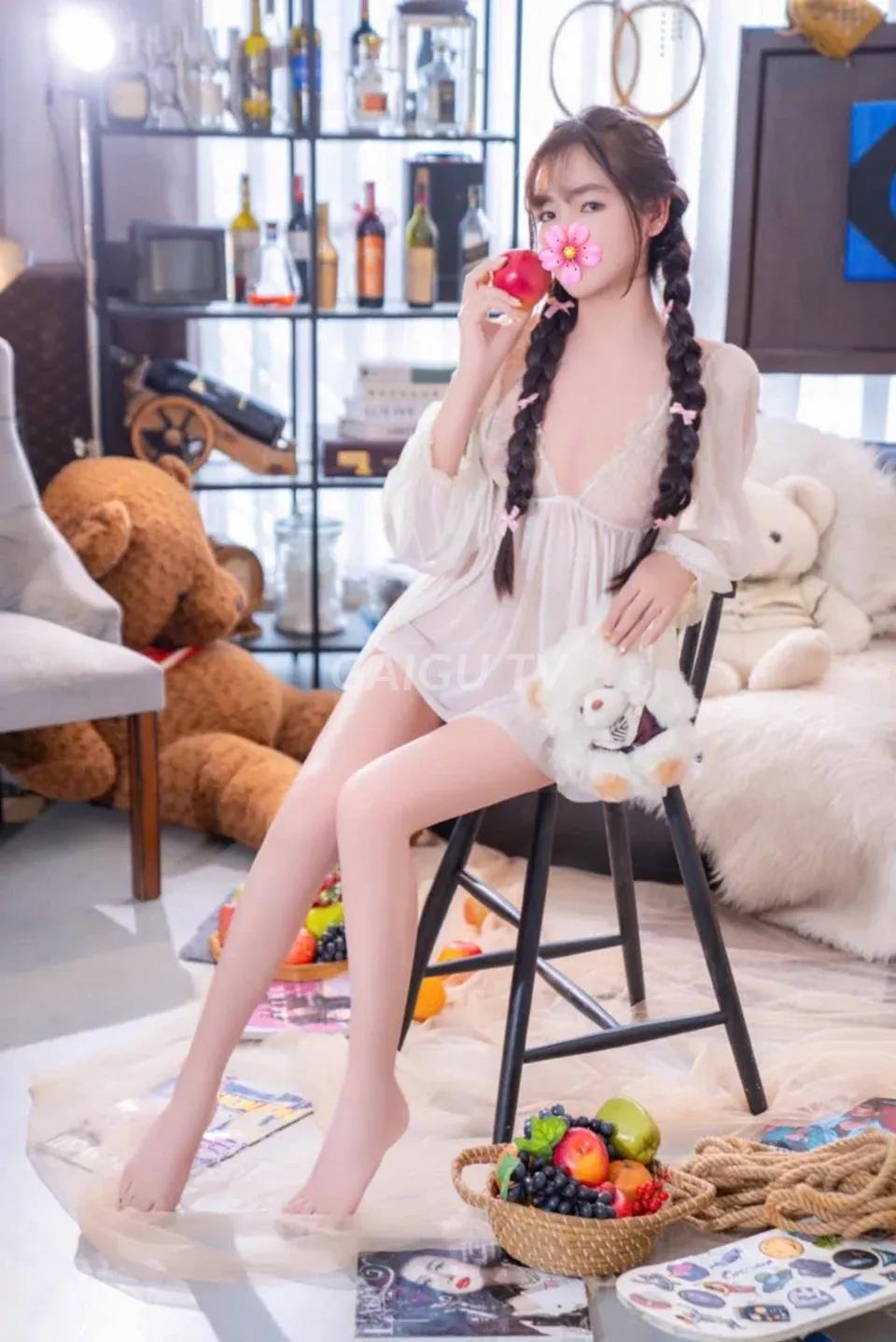 Girl Kim dáng cao ráo mông cong ngọt ngào