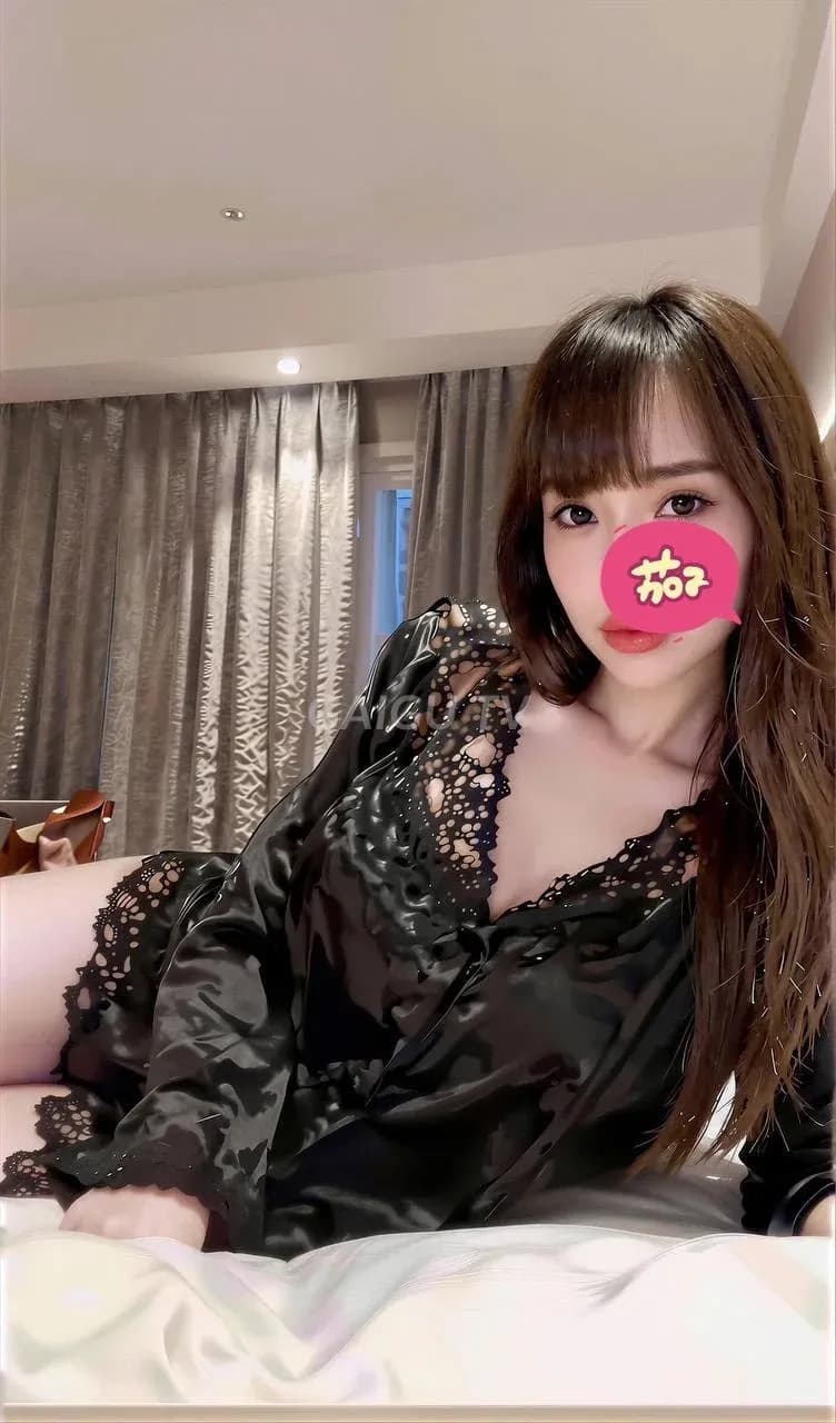 Vân Anh da trắng mịn dáng chuẩn mông cong chiều khách nhiệt tình