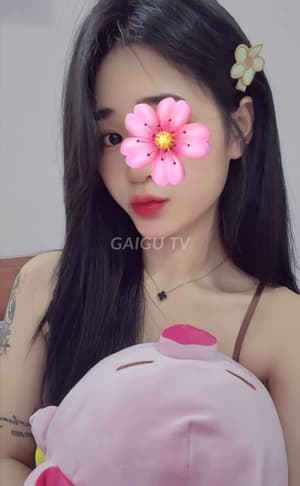 Hotteen Hương Linh xinh xắn ngoan ngoãn chiều khách hết mình