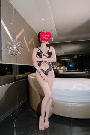 Tina dáng cong quyến rũ đầy đặn như người yêu