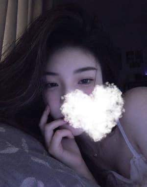 Thùy Linh da trắng vú căng núm hồng