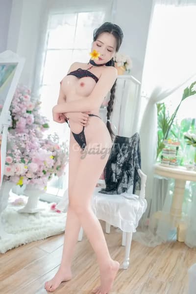 Ly Ly Bình Thạnh Sài Gòn 400k dáng mảnh khảnh da trắng