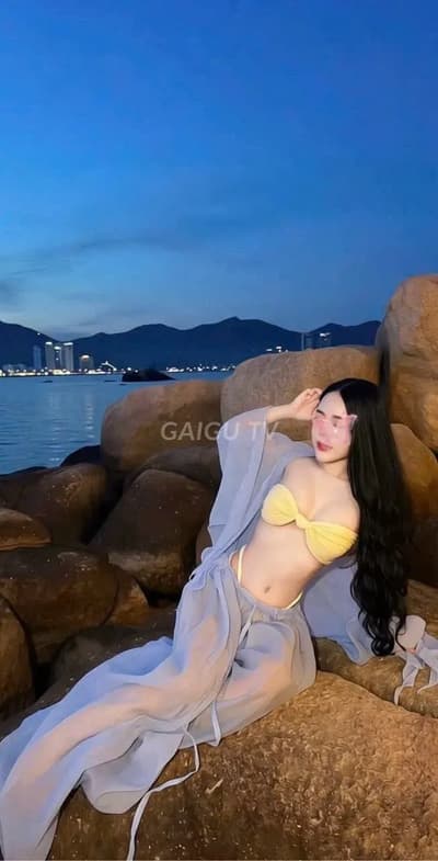Anh Tân Phú Sài Gòn 22t da trắng 800k