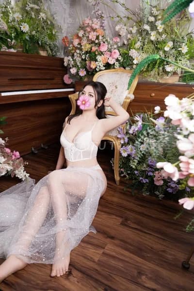 Hàng Đống Đa: HUYỀN ANH giá 300k