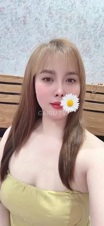 Hàng Rạch Giá: NGỌC ANH XINH XẮN LIẾM CU ĐÁ BI GOGGY giá 300k