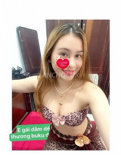 Ngực khủng mềm mại quyến rũ Xuka chiều khách hết mình