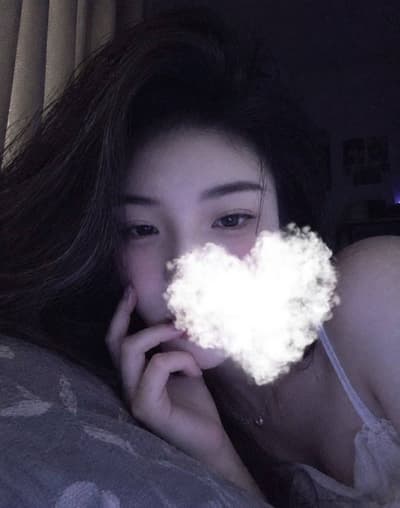 Thùy Linh da trắng vú căng núm hồng