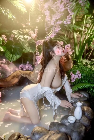 Hồng Thắm da trắng mịn dáng cực ngon chiều anh em hết mình