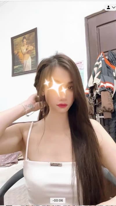 Cô nàng Linh Đan mặt xinh da trắng dáng chuẩn phục vụ nhiệt tình