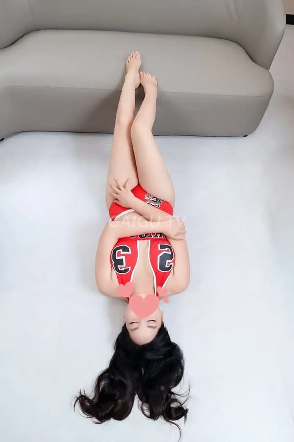 Da trắng bóc dáng nhỏ nhắn ngực to mông mẩy Vân Nhi 3