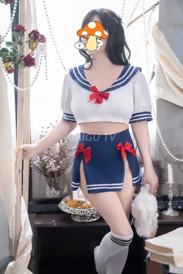 Thủy Tiên mặt dâm đãng da trắng mịn màng 7