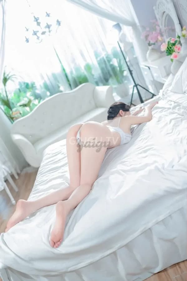 Ly Ly Bình Thạnh Sài Gòn 400k dáng mảnh khảnh da trắng 13