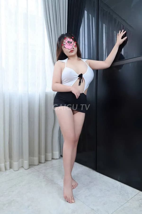 Thanh da mịn vú bự phục vụ nhiệt tình như người yêu 4