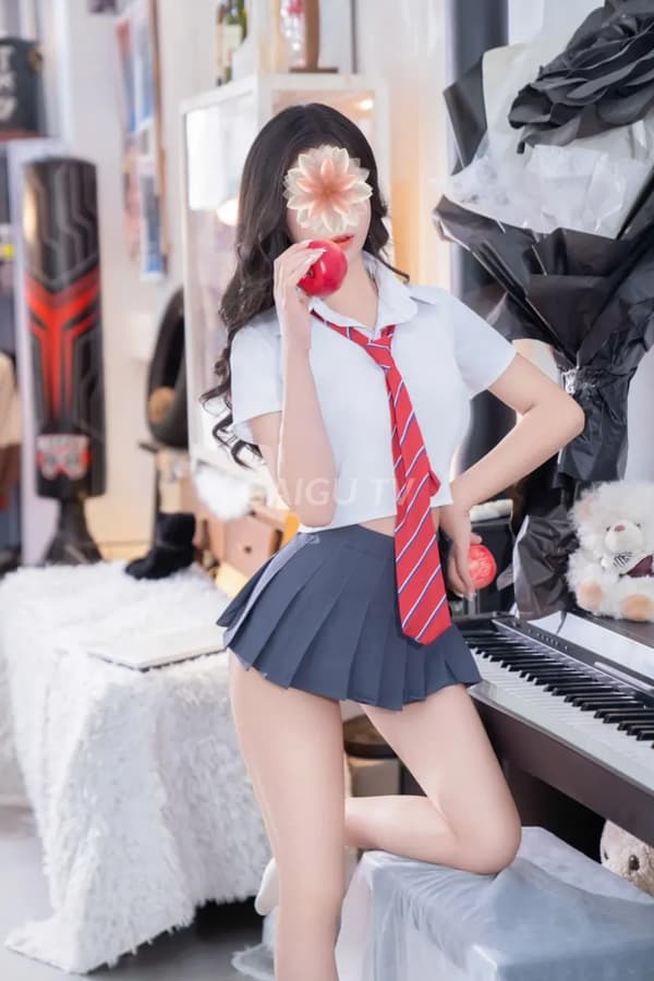 Xinh xắn da trắng mịn, chiều khách tình cảm Linh Chi 17
