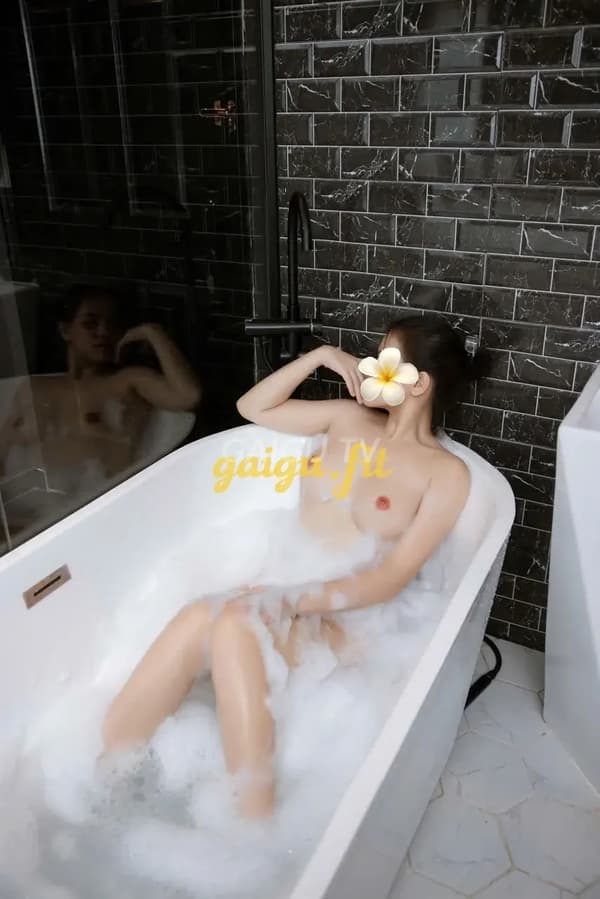Xinh đẹp đầy đặn, phục vụ nhiệt tình Ngọc Anh 5