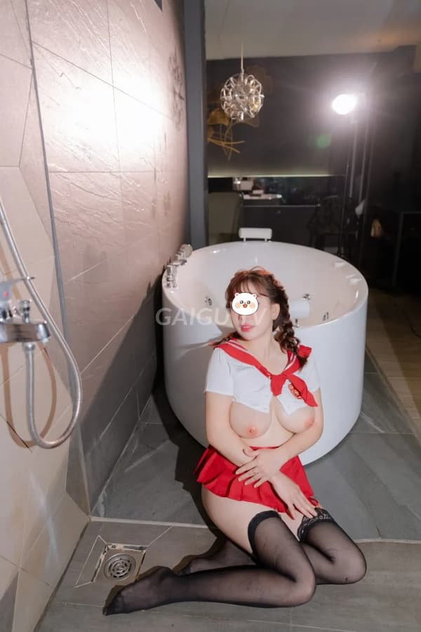 Dáng Sexy Mông Cong Da Trắng Mịn, Massage Fuck Nhiệt Tình Chiều Khách 12