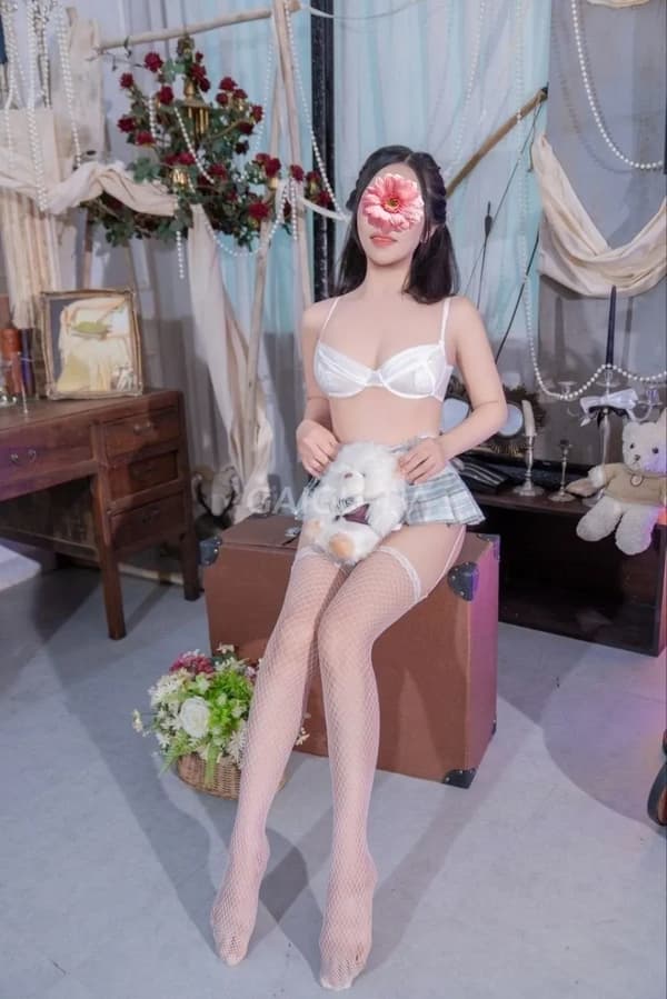 Thùy Dương ngực to chân dài dáng chuẩn cực xinh 5