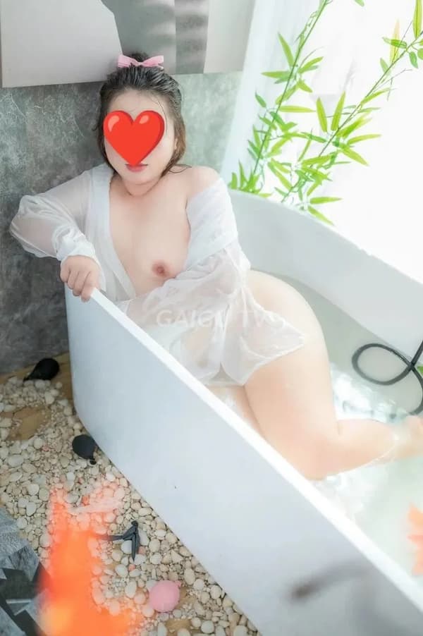 Thanh Xuân phục vụ nhiệt tình bốc lửa vồ vập 3