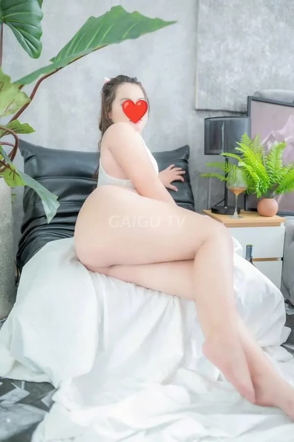 Thanh Xuân phục vụ nhiệt tình bốc lửa vồ vập 2