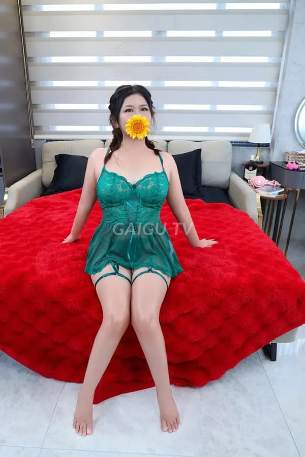 Ngọc face xinh dáng chuẩn mông cong quyến rũ 2