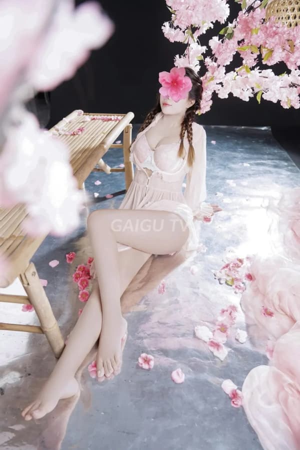 Kim Như xinh dễ thương chiều khách hết mình 8