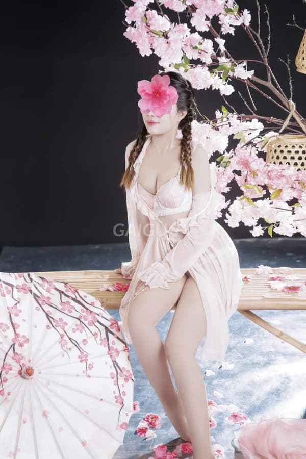Kim Như xinh dễ thương chiều khách hết mình 18