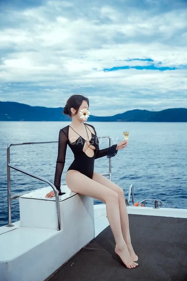 Hoàng Mỹ  Linh✅kiều nữ sang chảnh gương mặt hoàn hảo mê hoặc 16
