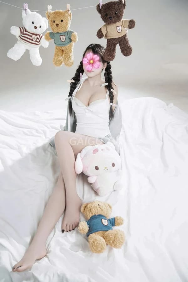 Dáng gọn gàng vú vừa xinh Su 5