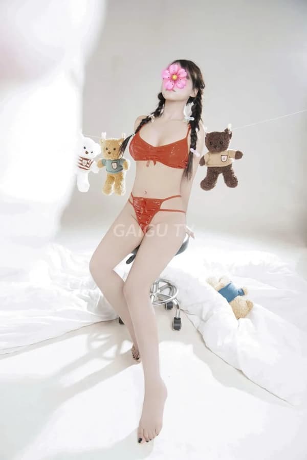 Dáng gọn gàng vú vừa xinh Su 7