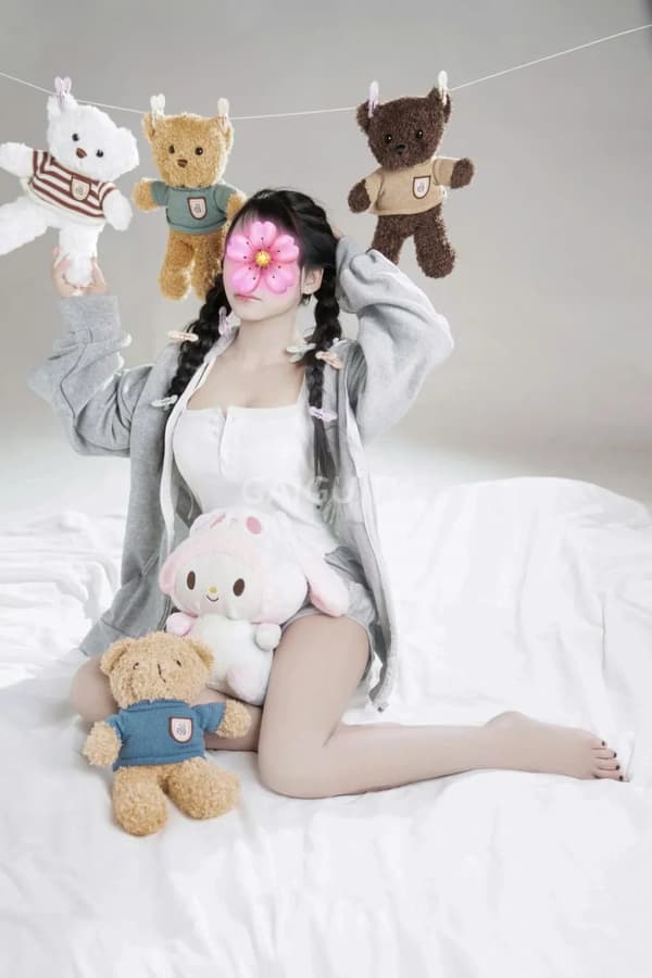 Dáng gọn gàng vú vừa xinh Su 14