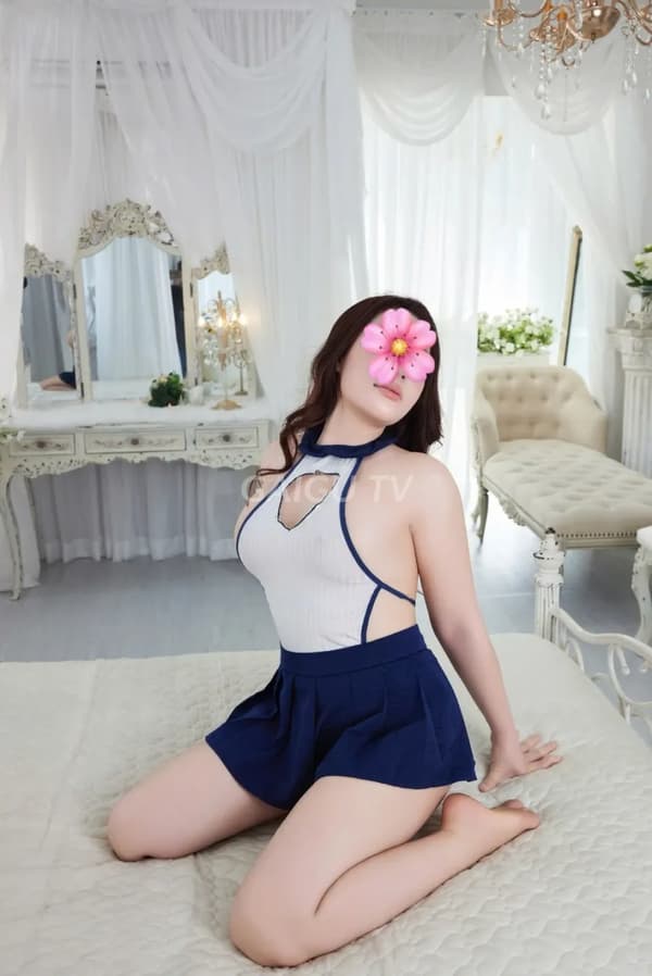 Phương Vi phục vụ ngọt ngào như người yêu thật 12