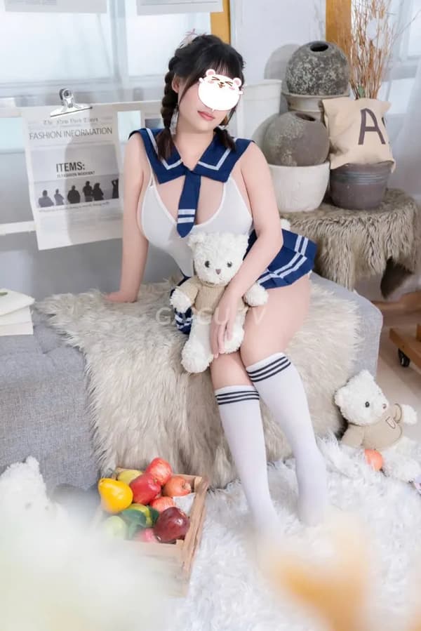 Ngọc Anh phục vụ chu đáo yêu chiều như người yêu thật luôn 4