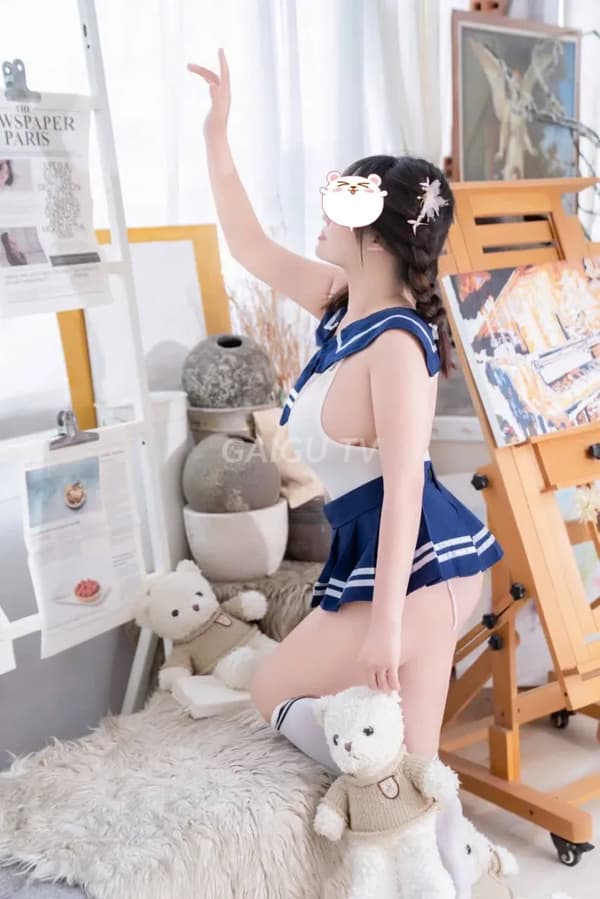 Ngọc Anh phục vụ chu đáo yêu chiều như người yêu thật luôn 8
