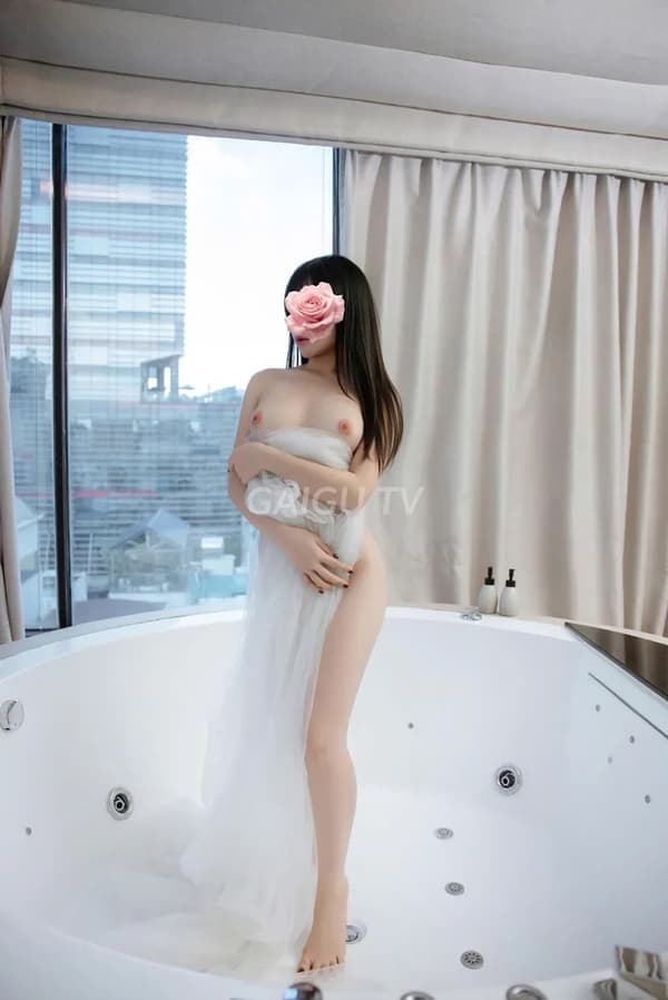 Linh Anh da trắng mịn dáng chuẩn phục vụ nhiệt tình 2