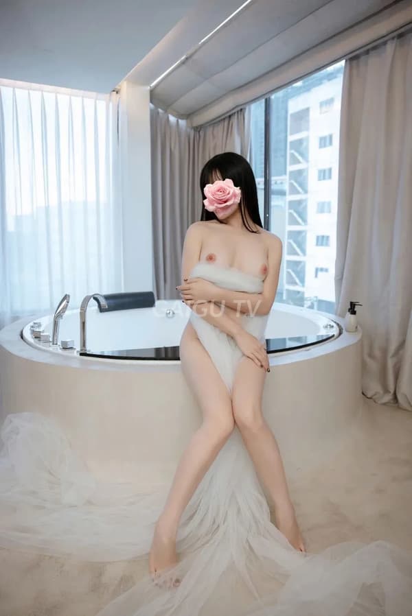 Linh Anh da trắng mịn dáng chuẩn phục vụ nhiệt tình 6